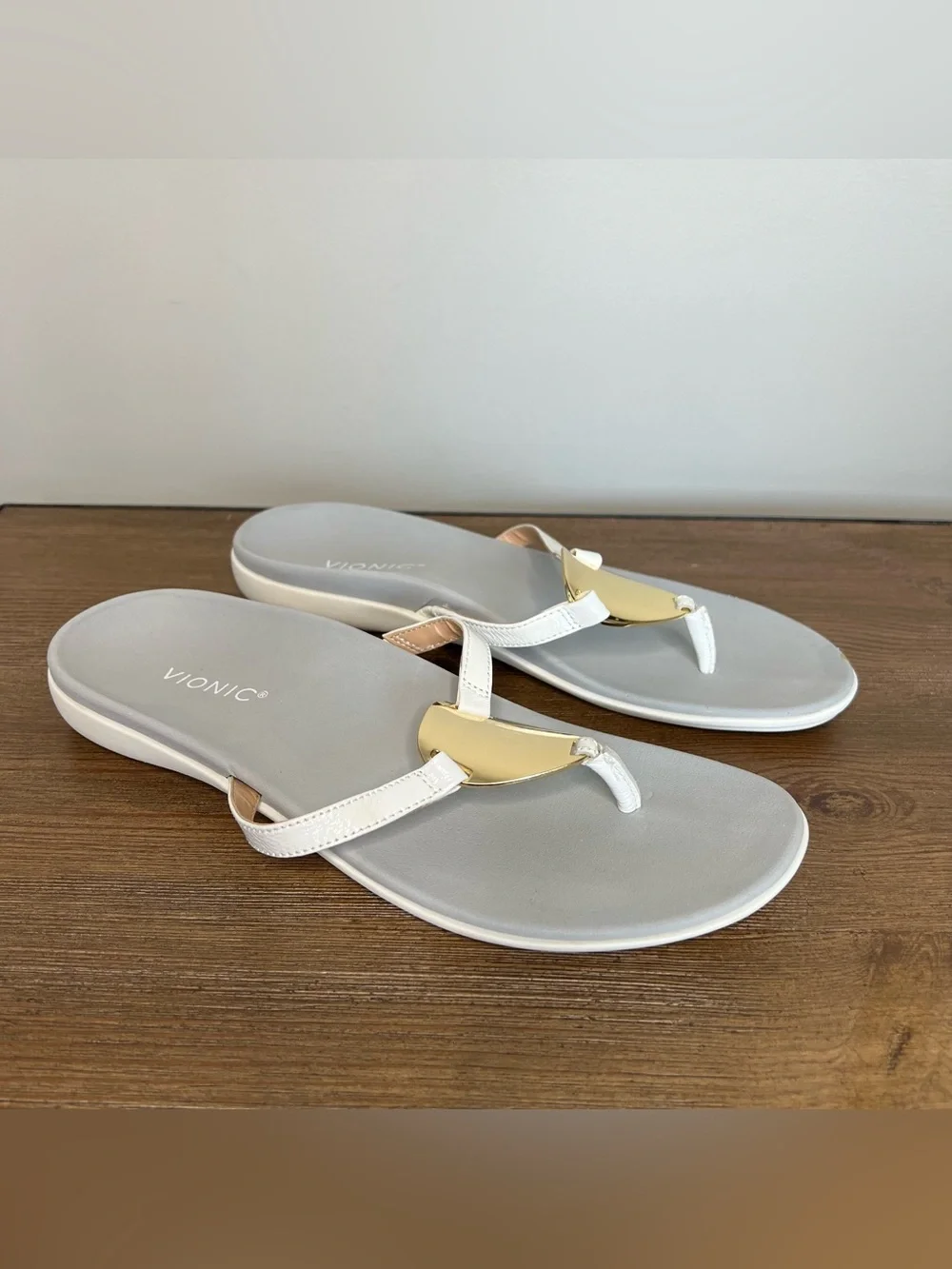 VIONIC Raysa White Toe Post Supportive Flip Flop Sandals Size 10